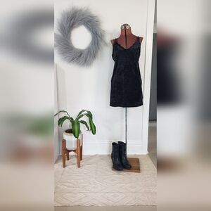 Women's Black Velvet Mini Dress Stretchy Spaghetti Strap V-Neck Size Large